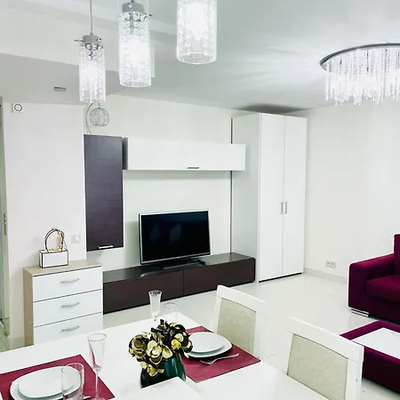Apartment Spacious In The Center Of Near The Sea Nice