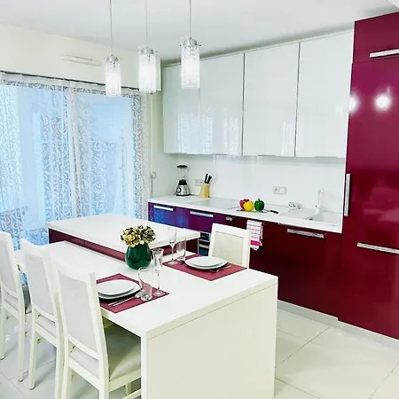 Spacious In The Center Of Near The Sea 아파트
