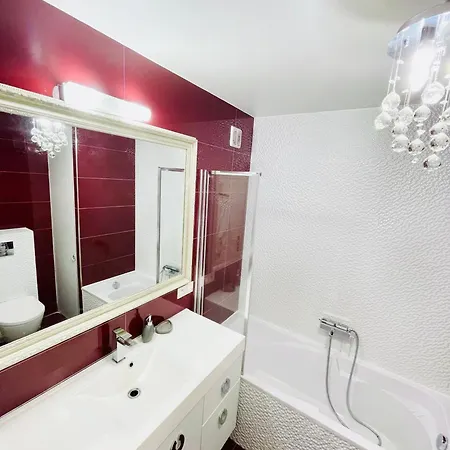 Spacious In The Center Of Near The Sea Apartment *